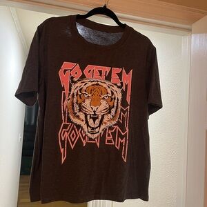 Grey Graphic T-Shirt with Tiger Design
